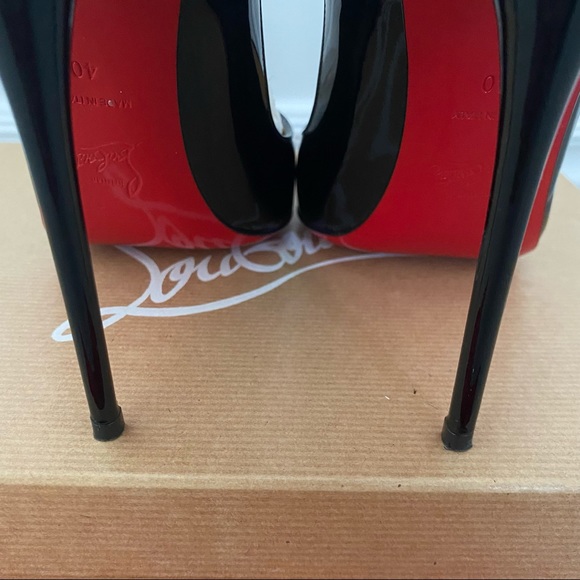 Christian Louboutin So Kate Heels - Picture 8 of 11
